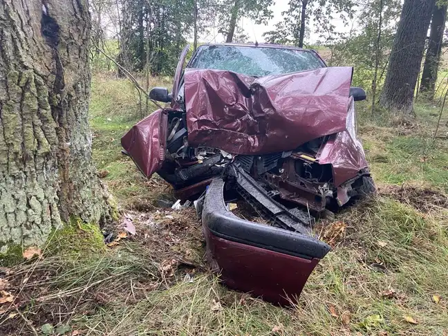 Boles Awiec Dla Ciebie Bolec Info Roztrzaskane Renault Po Zderzeniu