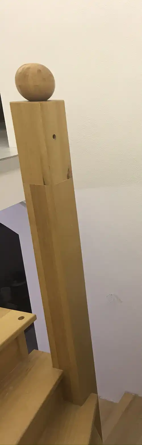 Słup drewniany buk balustradowy ozdobny z kulą