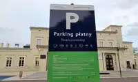 PKP wprowadza opłaty na parkingu przy dworcu kolejowym w Bolesławcu - tanio nie będzie