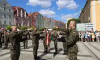 Przysięga 130 żołnierzy Dobrowolnej Zasadniczej Służby Wojskowej na bolesławieckim rynku - (FOTOREPORTAŻ,WIDEO)