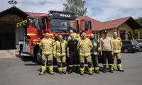 Ochotnicy ze Starych Jaroszowic z nowym wozem strażackim