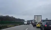 Zjazd z A4 na Bolesławiec zakorkowany - kolizja przy zjeździe z autostrady