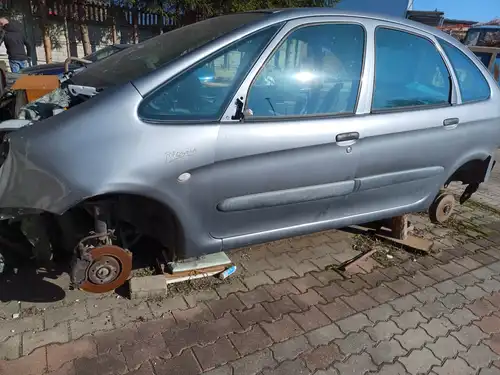 Sprzedam karoserię  do samochodu Citroen Xsara Picasso