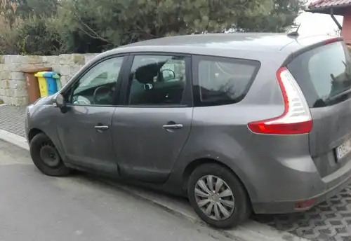 Renault Grand Scenic III rok produkcji 2011 diesel 1,9 CDI 