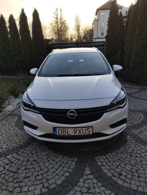 Opel Astra  1.4 benzyna 2018 rok Polski Salon