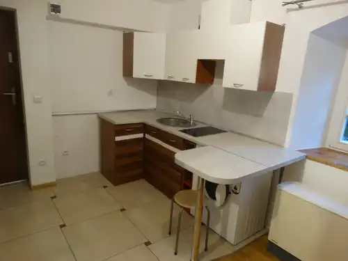 Wynajmę kawalerkę 870 + media